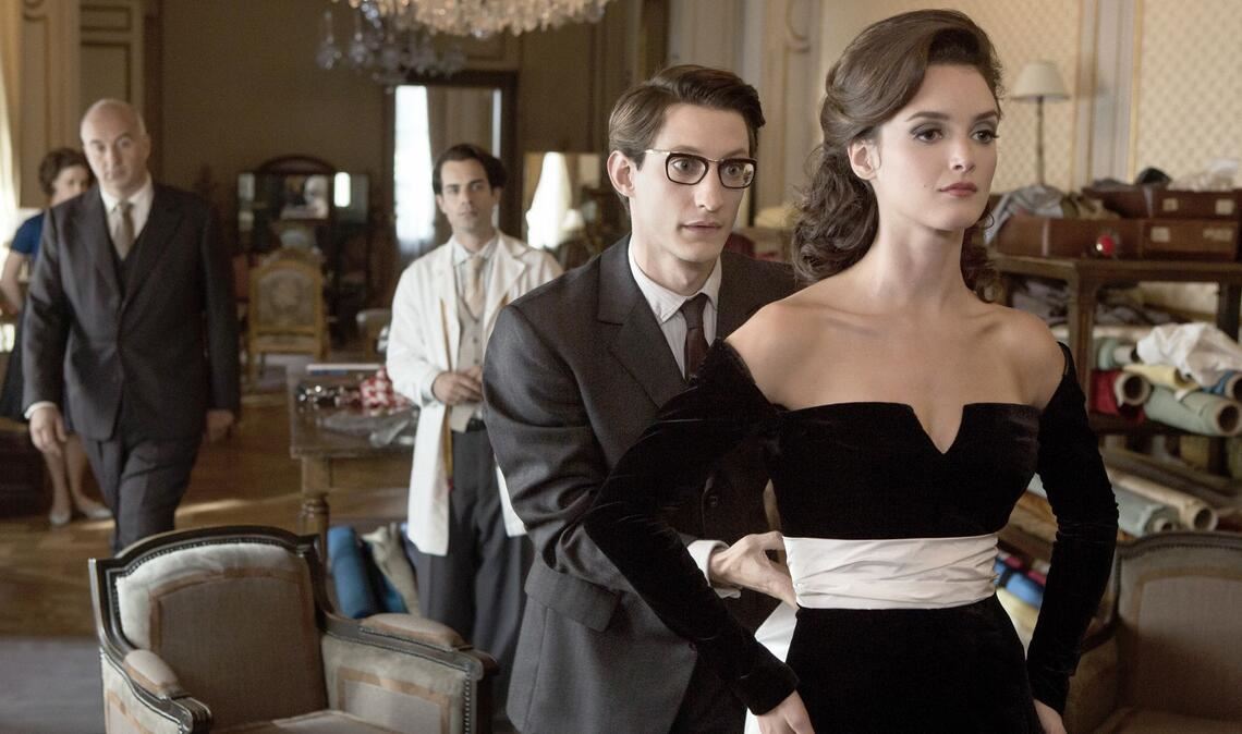 In "Yves Saint Laurent" widmet sich Regisseur Jalil Lespert der frühen Karriere des berühmten Modeschöpfers und seiner engen Beziehung zu Pierre Bergé. (Archivbild)