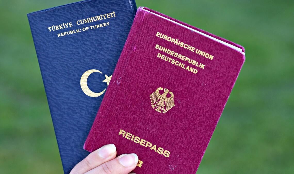 In bestimmten Fällen war die doppelte Staatsbürgerschaft schon früher möglich. Seit einer Reform der Ampel-Regierung ist sie generell erlaubt. (Symbolbild)