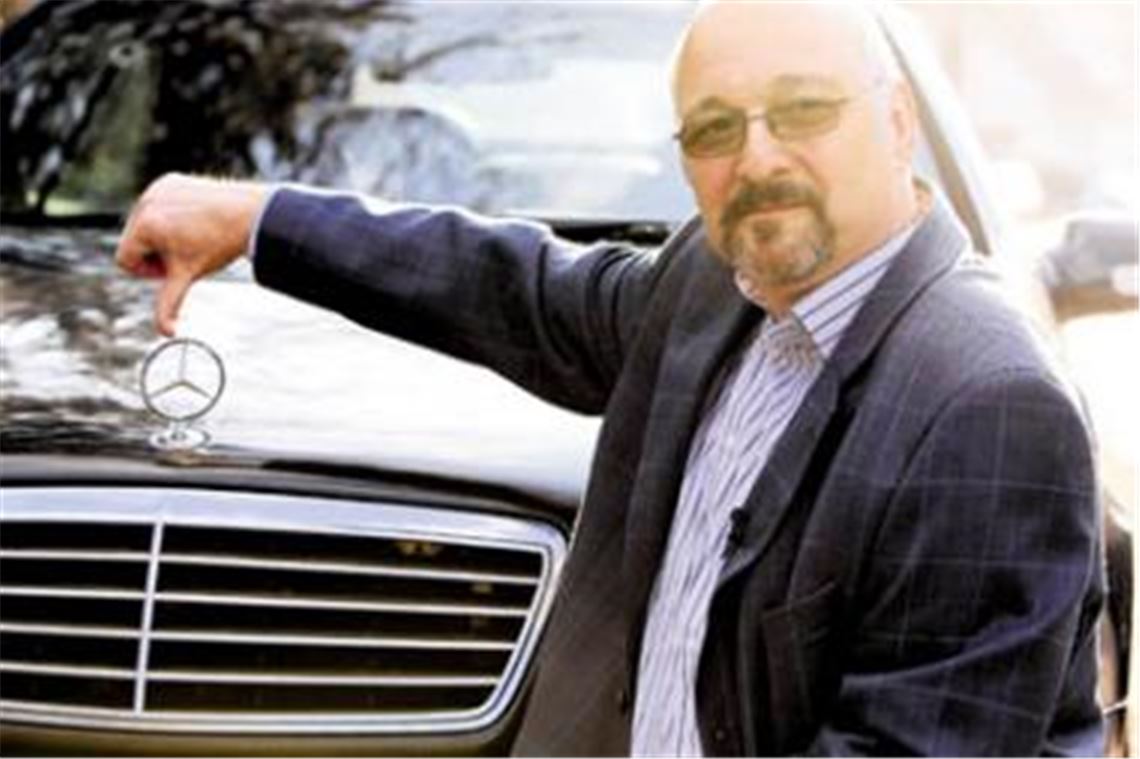 In den Augen des Daimler-Kritikers Jürgen Grässlin ist der Mercedes-Stern vor allem wegen der Waffengeschäfte des Konzerns schon längst verglüht. Foto: Goertz