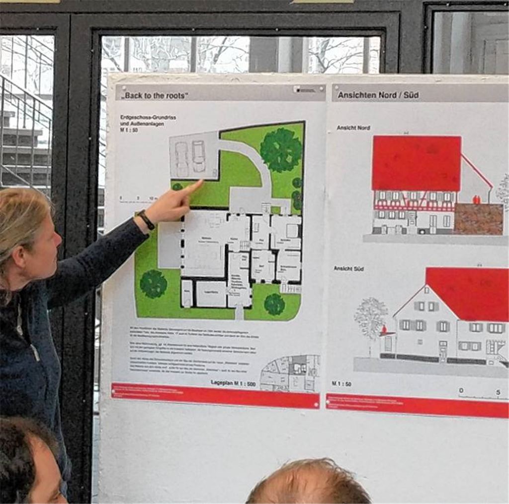 In den Entwürfen und Modellen der jungen Architekten präsentiert sich die Hofstraße 17 in Dürrmenz als attraktives Anwesen, das ganz unterschiedliche Möglichkeiten der Nutzung bietet. Ein Ansatz der Studenten (Bild li.): Das Gebäude muss „Back to the Roots“ (zurück zu den Wurzeln).