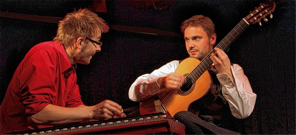 In den Vorträgen von gruber + gruber vereinen sich scheinbar gegensätzliche Weisen und Länder zu temperamentvollen Geschichten.