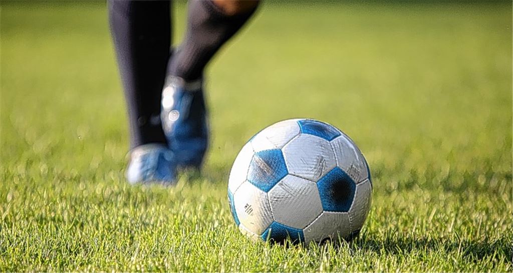 Der Ball rollt wieder