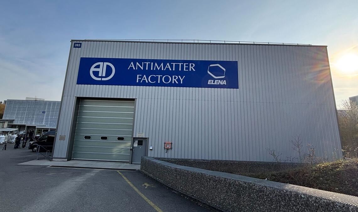 In der Antimaterie-Fabrik werden die Antiprotonen entschleunigt und gespeichert.