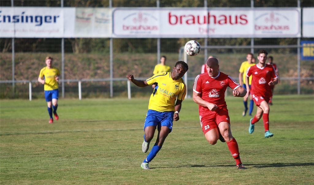 In der Bezirksliga lief es zuletzt rund, hier Yaya Youssouf gegen Löchgau II. Fotos: Archiv
