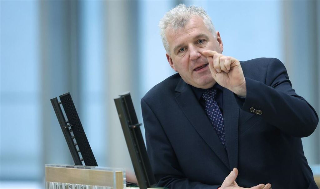 In der Diskussion um Interessenkonflikte bei Anstellungen in der Politik gerät auch der Fraktionschef der CDU in Sachsen-Anhalt, Guido Heuer, in den Fokus. (Archivbild)