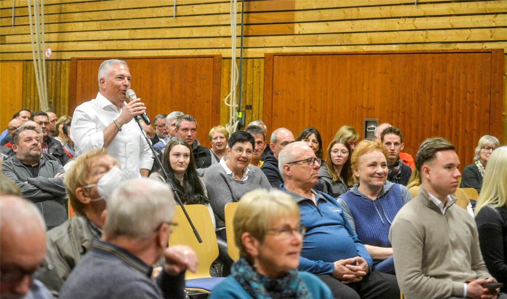 In der Fragerunde geht es um unterschiedliche Themen. Foto: Stahlfeld