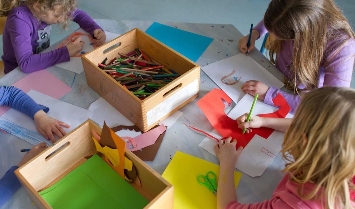 In der Grundschulbetreuung sollen Kinder  nicht nur lernen, sondern auch malen und spielen.