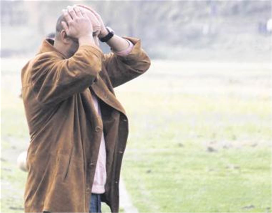 In der Hinrunde hatte Trainer Mohammed Benallouche oft genug Grund, sich die kurz geschorenen Haare zu raufen. Nun will der FC Mühlacker 13 Punkte Rückstand aufholen. Archivfoto: Eigner