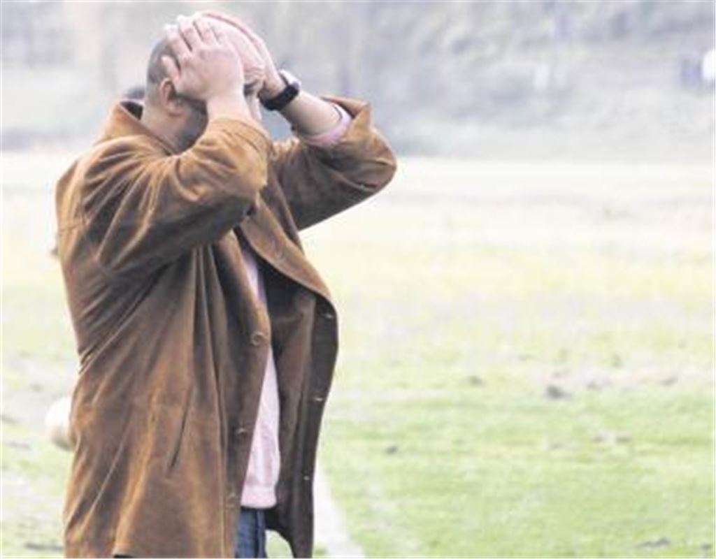 In der Hinrunde hatte Trainer Mohammed Benallouche oft genug Grund, sich die kurz geschorenen Haare zu raufen. Nun will der FC Mühlacker 13 Punkte Rückstand aufholen. Archivfoto: Eigner