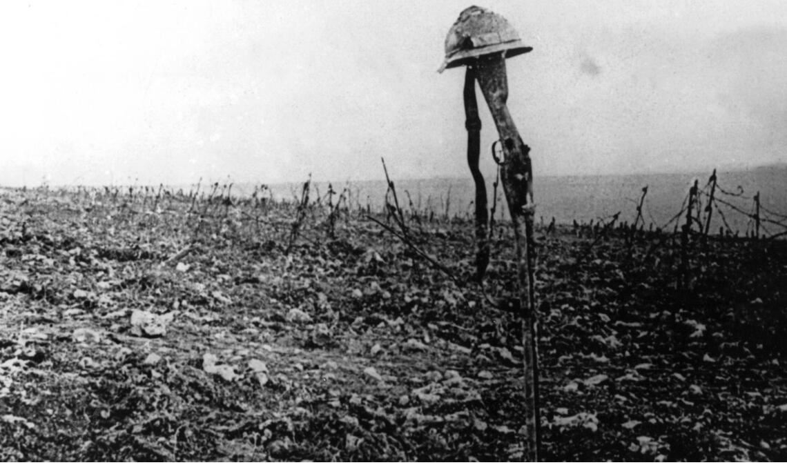 In der „Hölle von Verdun“ entfaltet sich auf einem kleinen Gebiet der ganze Horror der industrialisierten Kriegsführung –  mit Trommelfeuer, Giftgasattacken und Flammenwerfern.