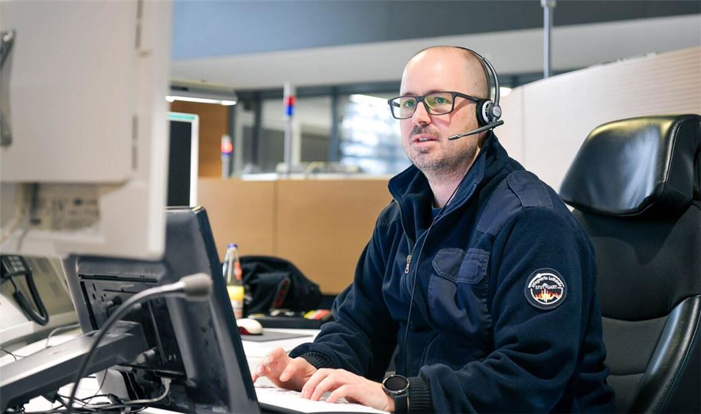 In der Integrierten Leitstelle in Bad Cannstatt nehmen Feuerwehr und DRK Notrufe aus Stuttgart entgegen.