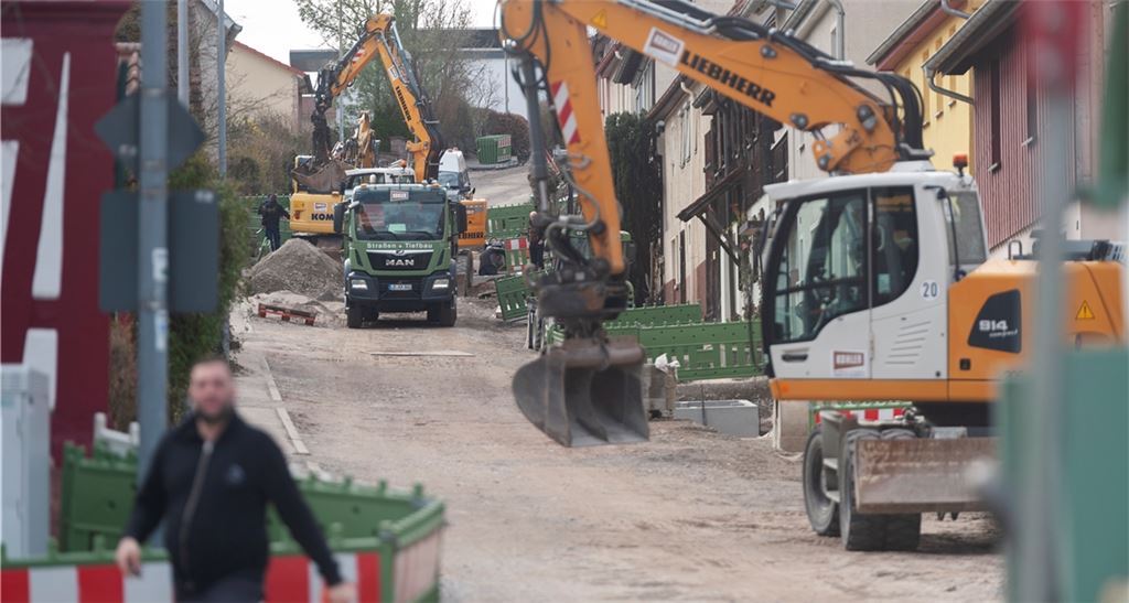 In der Lindenstraße regieren die Baufahrzeuge – noch bis April. Foto: Fotomoment