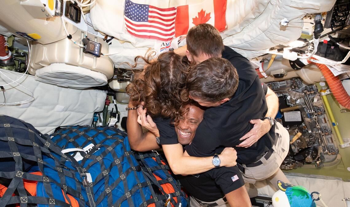 In der Nacht zum Samstag (MESZ) sollen die vier Astronauten wieder auf der Erde landen.