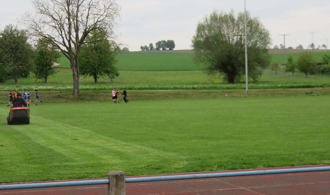 In der Nähe des Sportplatzes könnten Fotovoltaikanlagen entstehen. Foto: Becker