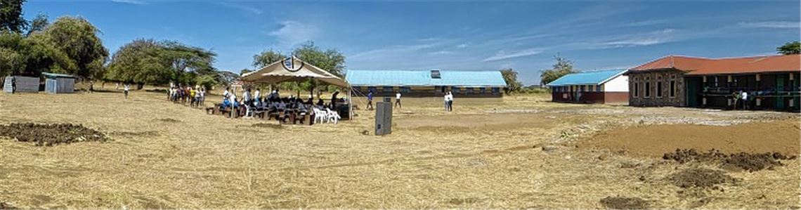 Unternehmer hilft Schülern in Uganda