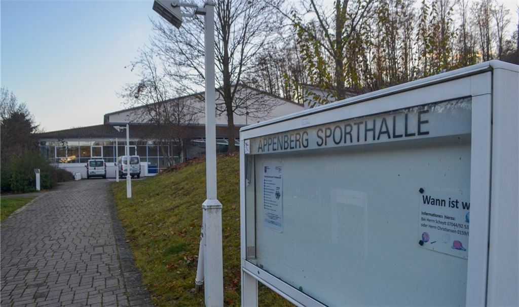 In der Sporthalle in Mönsheim wird ein Kreisimpfzentrum eingerichtet.Myroshnichenko