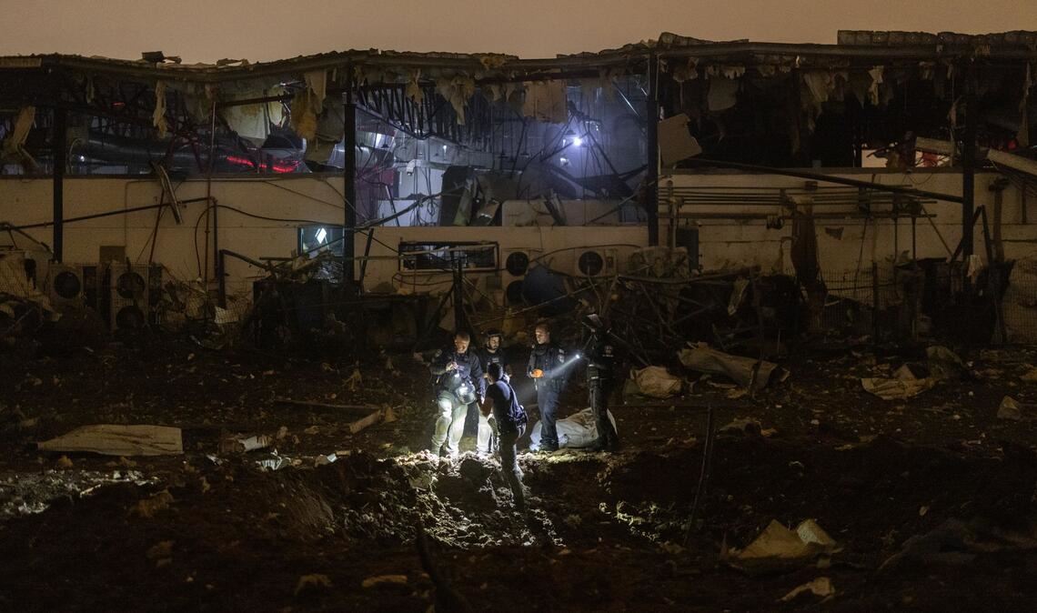 In der Stadt Petach Tikva bei Tel Aviv schlug ein Geschoss ein.