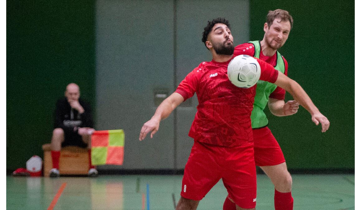 In der Vorrunde trennen sich die späteren Finalisten Türkischer SV Mühlacker in ...