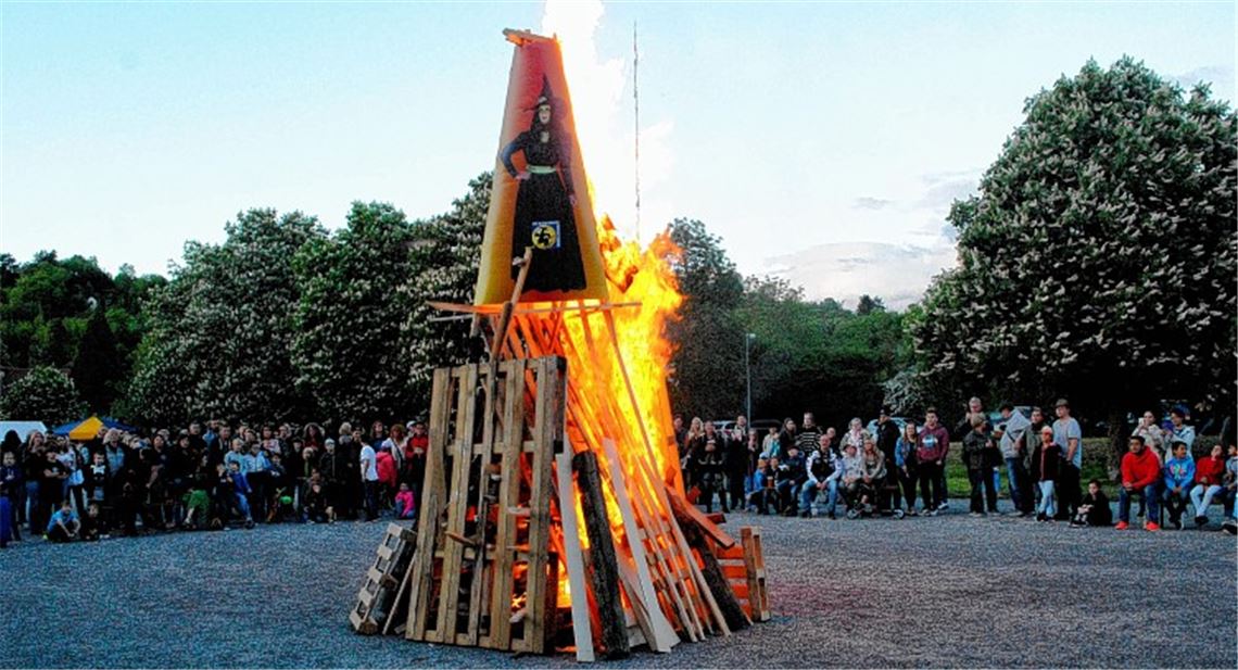 „Hex on Fire“ übertrifft alle Erwartungen