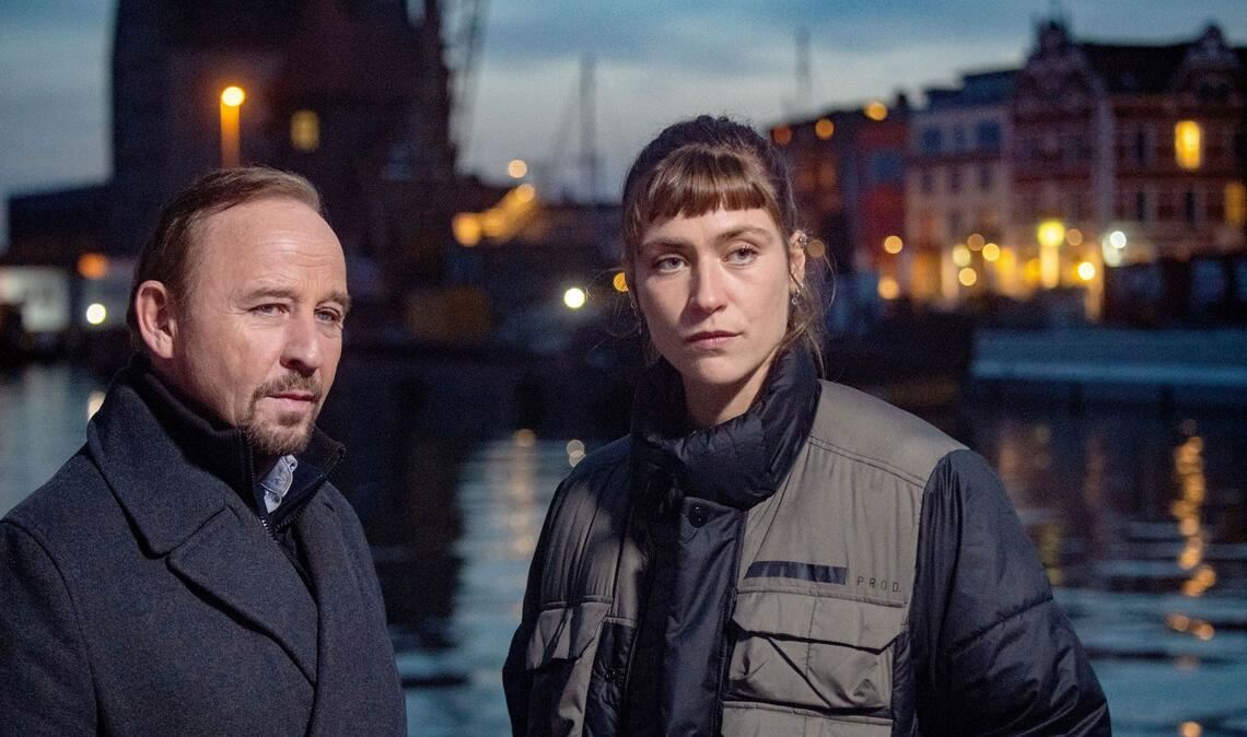 In der ZDF-Krimireihe "Stralsund" ermittelte der Schauspieler (l) gemeinsam mit Sophie Pfennigstorf. (Archivbild)