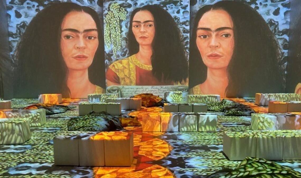 In der immersiven Ausstellung „Viva Frida Kahlo“ können die Besucher in die Werke Frida Kahlos eintauchen.