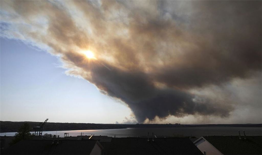 In der kanadischen Provinz Nova Scotia sind mehrere Waldbrände außer Kontrolle geraten.