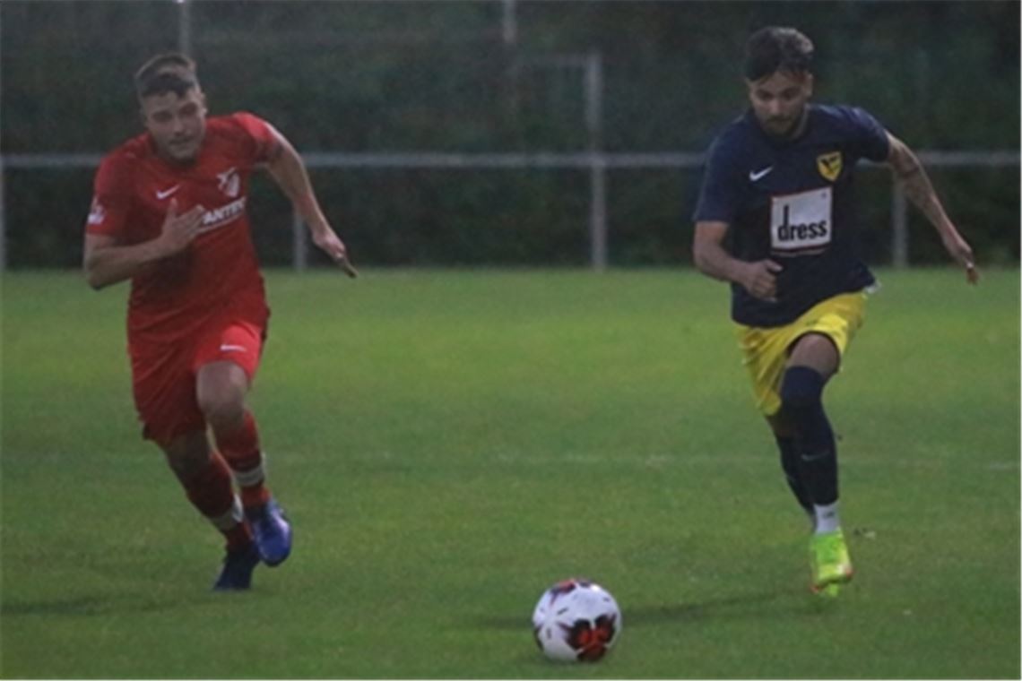 In der zweiten Bezirkspokal-Runde setzte sich Lomersheim – hier Flügelflitzer Chris Keller – beim SV Horrheim durch. Foto: Huber
