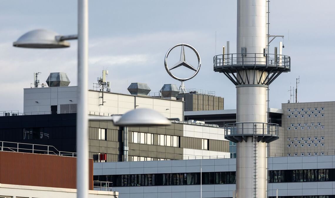 In die Büros von Mercedes soll die Künstliche Intelligenz flächendeckend  einziehen.