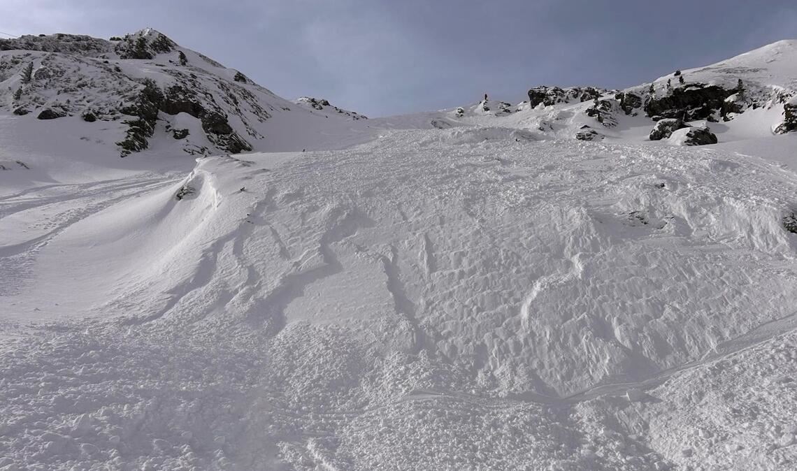 In diesem Winter gibt es ungewöhnlich viele Lawinen wie hier in Tirol. (Archivbild)