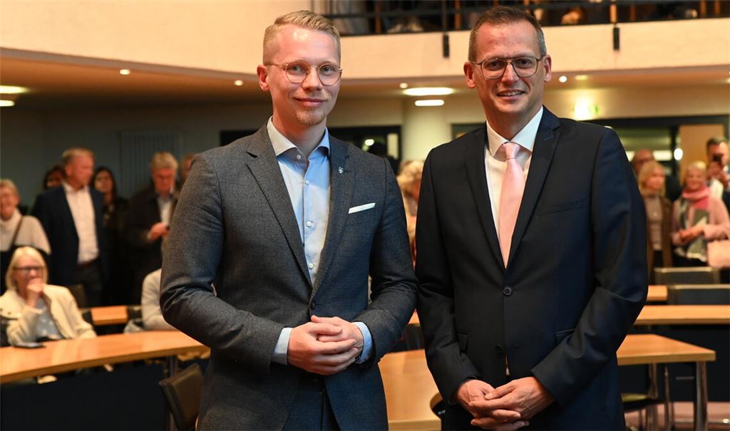 In drei Wochen entscheiden die Wählerinnen und Wähler, ob Paul Renner (li.) oder Stephan Retter der nächste Oberbürgermeister von Mühlacker wird. Fotos: Schüller/Fotomoment/Deeg