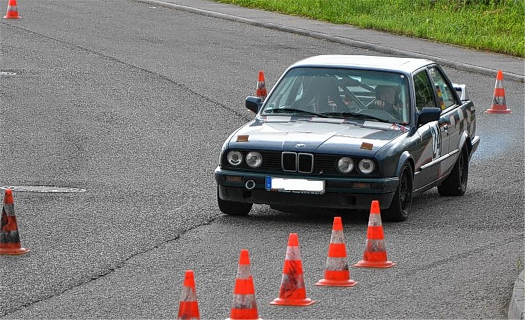 In einem getunten BMW, Baujahr 1991, will Udo Roller in diesem Jahr Erfolge auf den Slalom-Strecken einfahren. Fotos: privat