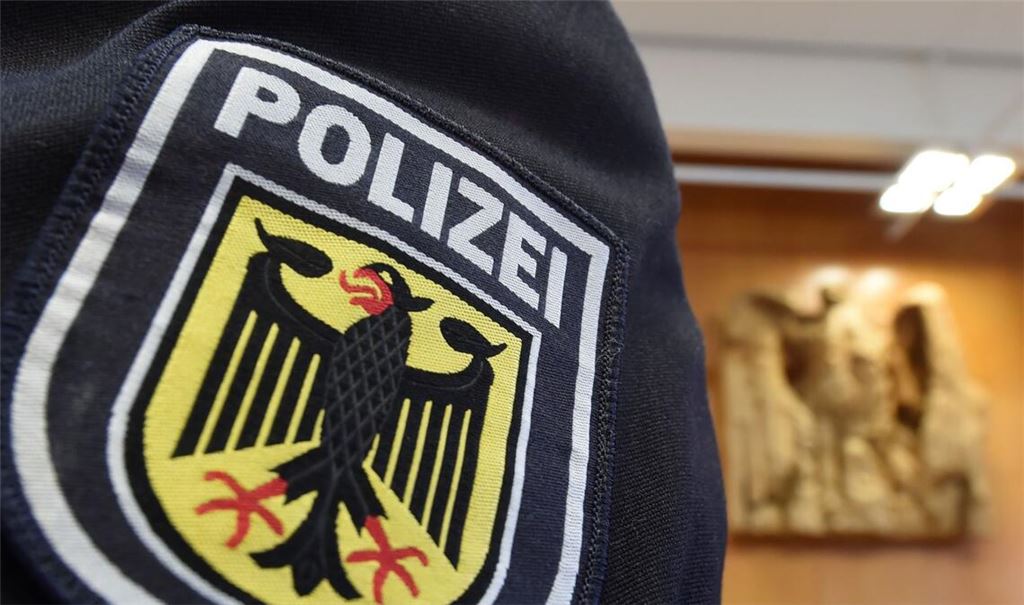 In einem sichergestellten Behälter findet die Karlsruher Kriminalpolizei nach einigen Wochen explosives Material (Symbolfoto).