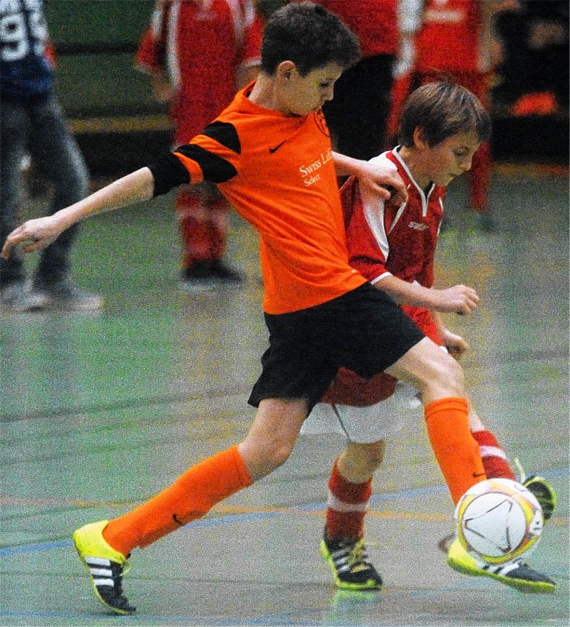 Enztalhalle fest in der Hand von jungen Kickern