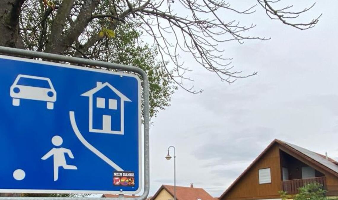 In einer Spielstraße wie im Bannholz-Nord gilt für den Verkehr ein Limit von 7 km/h. Außerdem ist hier auf spielende Kinder besondere Rücksicht zu nehmen. Foto: privat
