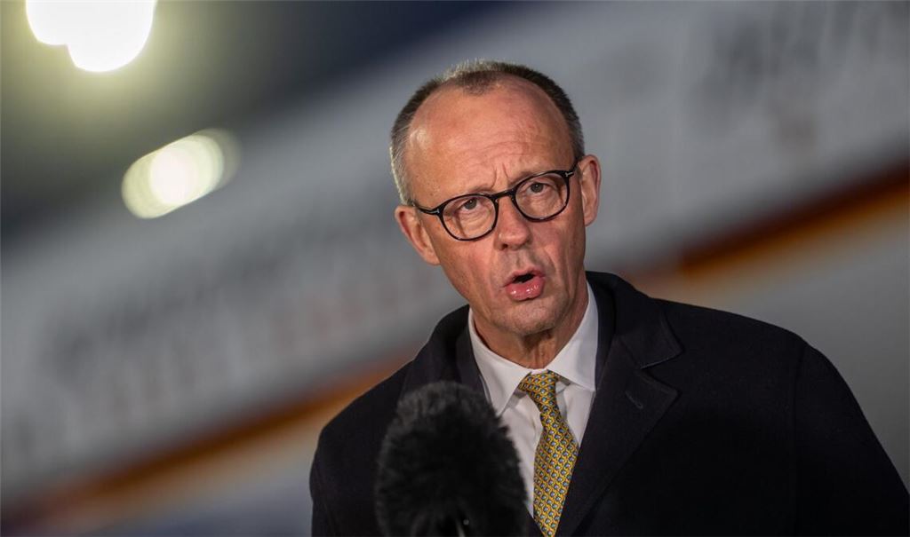 In einer Stellungnahme kurz vor seinem Abflug gab er eine chinesische Weisheit als Motto seiner Reise aus.