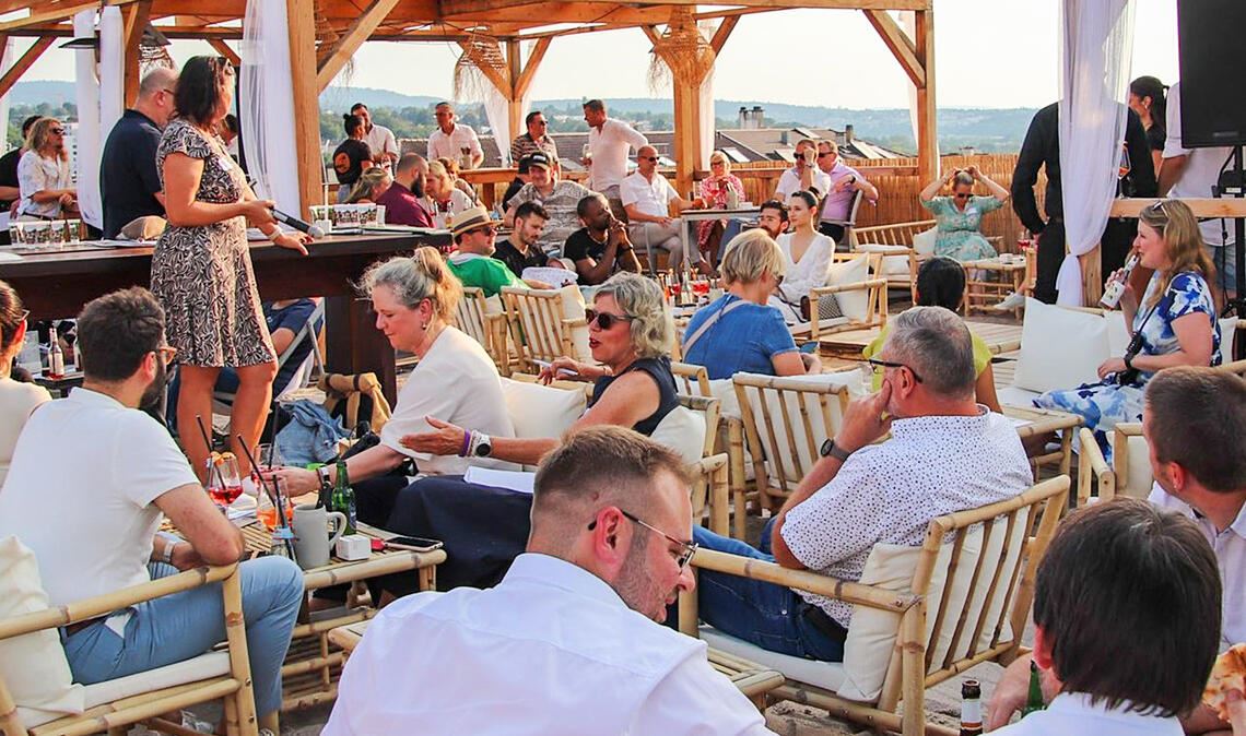 In einer lockeren Atmosphäre steht bei der „Start-up Night“ das Thema Gründung im Vordergrund. Besonders wichtig: Kontakte knüpfen nach der offiziellen Veranstaltung. Foto: privat