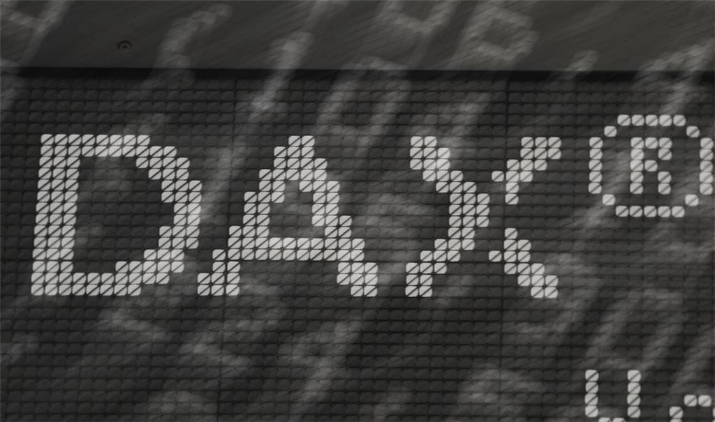 In immer mehr Dax-Unternehmen sitzen Frauen im Aufsichtsrat - doch der Wandel ist langsam.