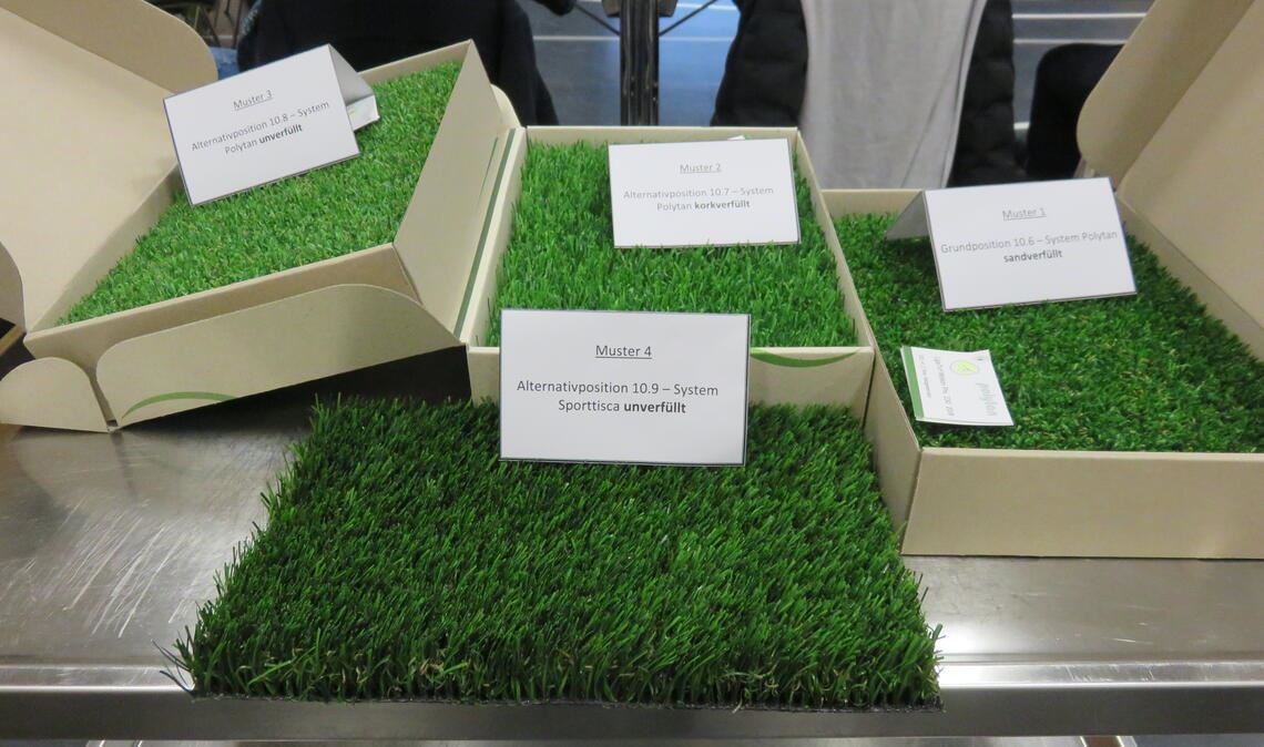 In jedem Fall grasgrün, aber: Kunstrasen ist nicht gleich Kunstrasen. Foto: Becker