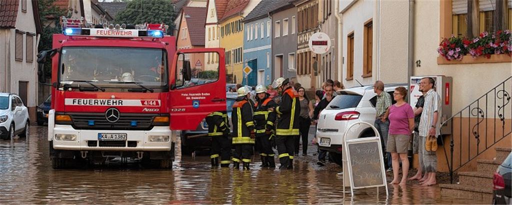 In kürzester Zeit fallen in Bretten weit mehr als 100 Liter Regen pro Quadratmeter.Fotos (2): Alàbiso