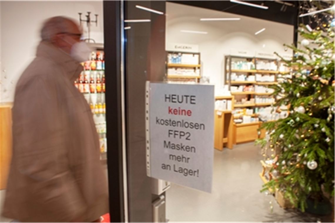 Neue Etappe im Kampf gegen Corona In manchen Mühlacker Apotheken waren die Gratis-Masken, die vulnerable Gruppen wie über 60-Jährige oder Patienten mit bestimmten Vorerkrankungen erhalten, schnell vergriffen. Foto: Fotomoment