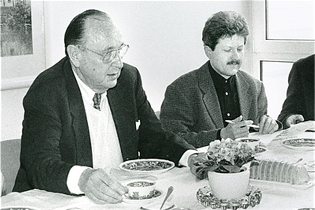 In seinen 42 Jahren beim Mühlacker Tagblatt hat Thomas „ts“ Sadler, der sich im Alter von 62 Jahren in den Ruhestand verabschiedet, vieles erlebt – wie beispielsweise ein Interview mit dem legendären Liberalen Hans-Dietrich Genscher 1996. Fotos: Archiv