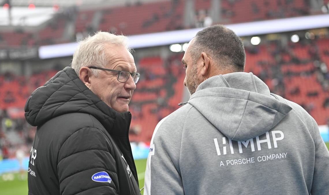 In ständigem Austausch beim 1. FC Heidenheim: Vorstandsvorsitzender Holger Sanwald (li.), Trainer Frank Schmidt.
