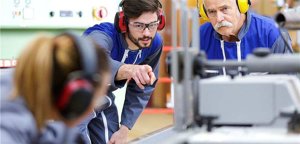 In vielen Ausbildungsberufen kommt die Praxis wegen der Pandemie zu kurz. Und das ist längst nicht das einzige Problem, mit dem Lehrlinge derzeit zu kämpfen haben. Foto: Adobe Stock