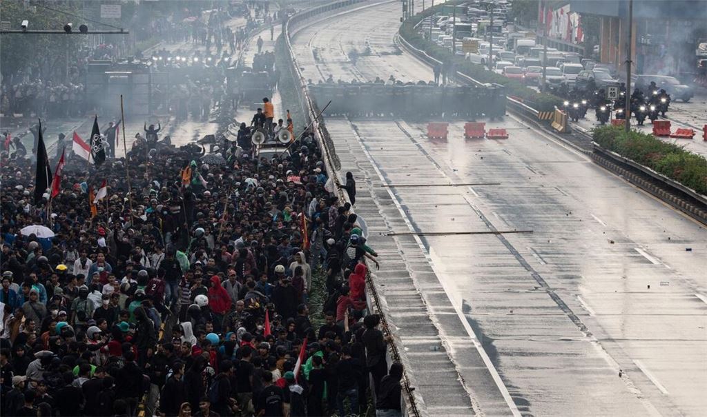 In vielen Landesteilen gibt es seit Tagen heftige Proteste.