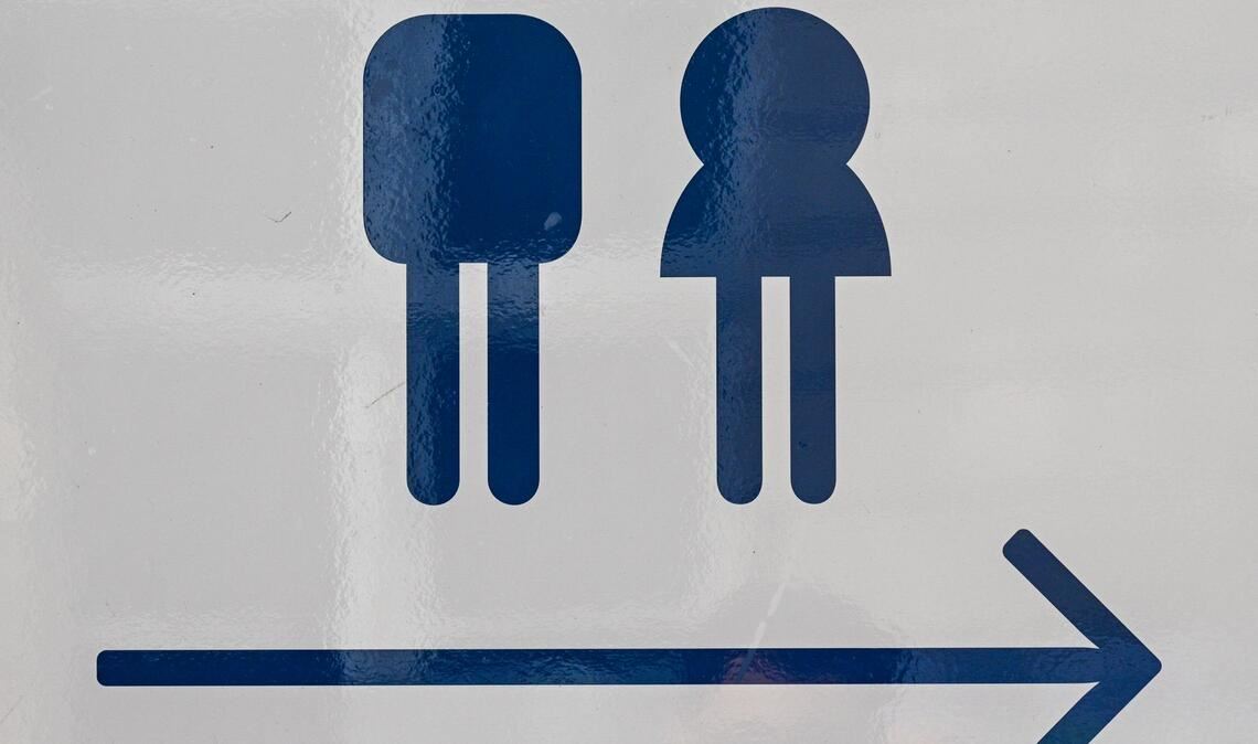 In vielen Schulen sind die Toiletten verschmutzt, beschädigt und unhygienisch - was viele Kinder davon abhält, sie zu benutzen.