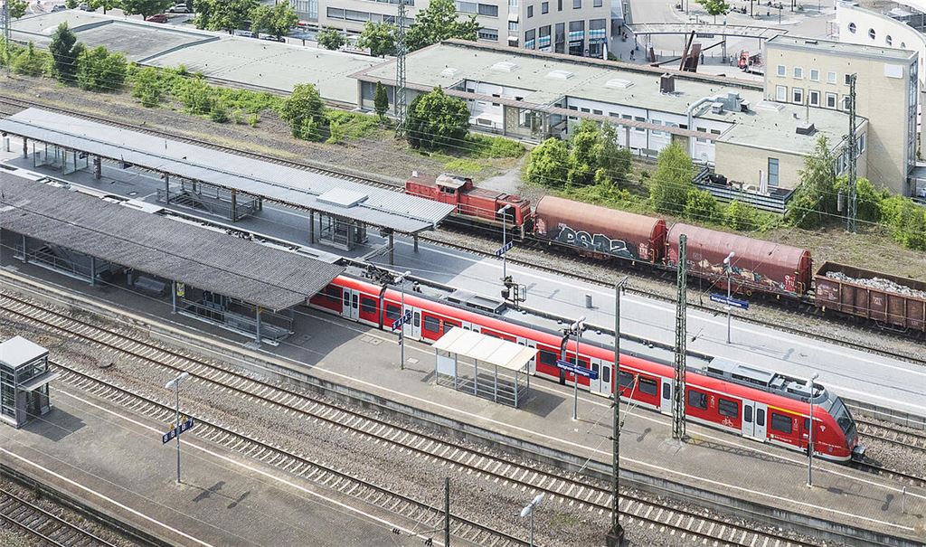 In zehn Jahren könnte, falls alle Beteiligten das wollen, die S5 aus Stuttgart über Bietigheim (Foto) hinaus bis nach Vaihingen, Illingen und Mühlacker rollen. Foto: VVS/Dietmar Denger