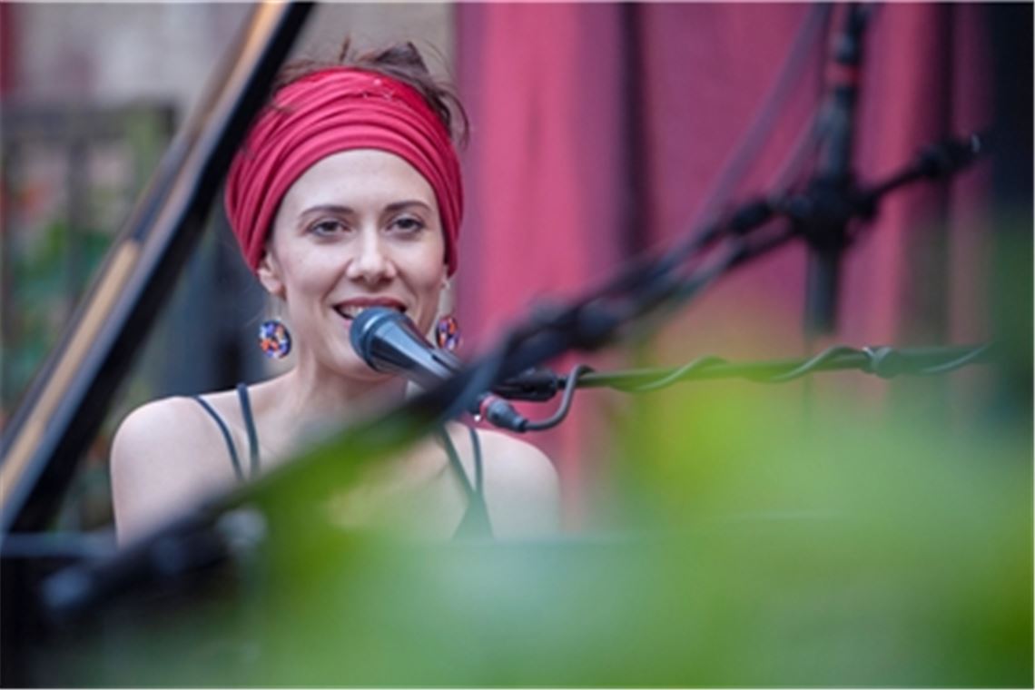 Künstlerin überwindet alle Grenzen der Musik Individualität und emotionale Tiefe zeichnen Olivia Trummer aus. Foto: Fotomoment
