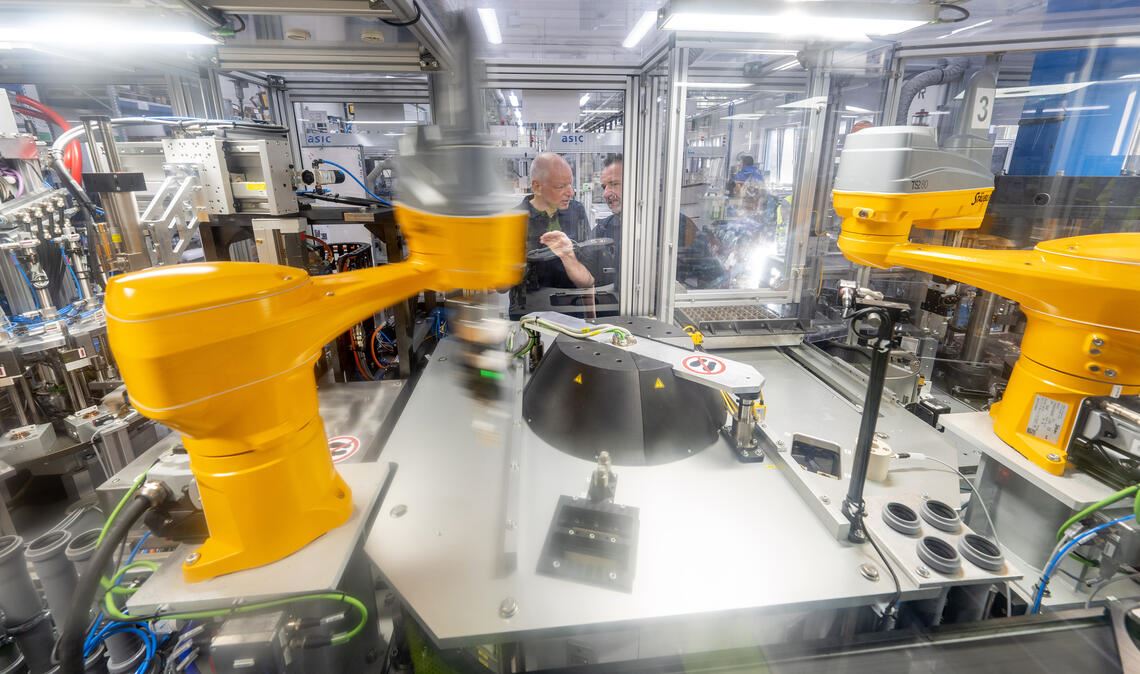 Industrie 4.0 im Mahle-Behr-Werk Mühlacker: Eine neue vollautomatische Elementfertigung ist Ende 2022 in Betrieb gegangen. Foto: Mahle