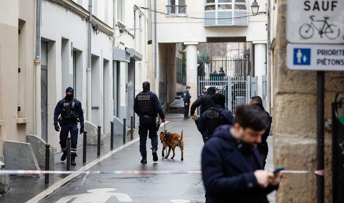 Inmitten politischer Spannungen meldet Frankreichs Linkspartei eine Bombendrohung gegen ihre Parteizentrale.