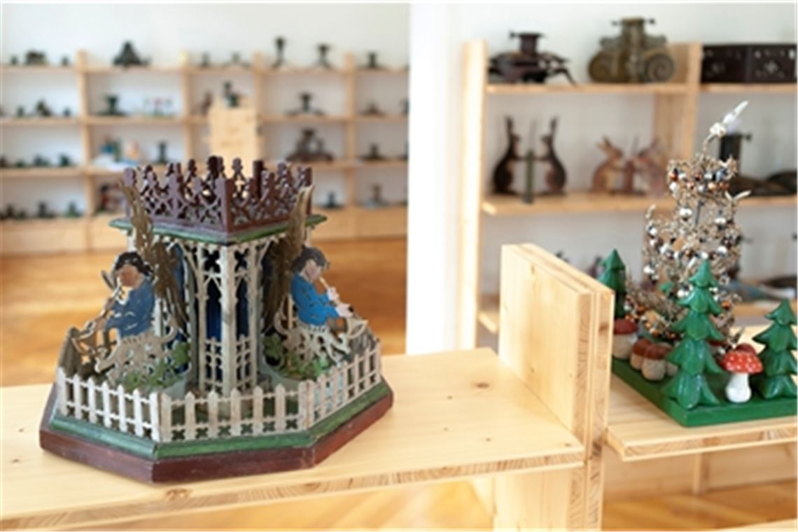 Vielfalt an entscheidender Stelle Innenansicht des Museums, das wie so viele Einrichtungen auf ein Ende des Corona-bedingten Lockdowns wartet. Fotos: Christbaumständer-Museum Lienzingen/Fotomoment Volker Henkel